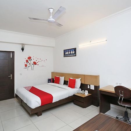 Cyber Inn Gurgaon Extérieur photo