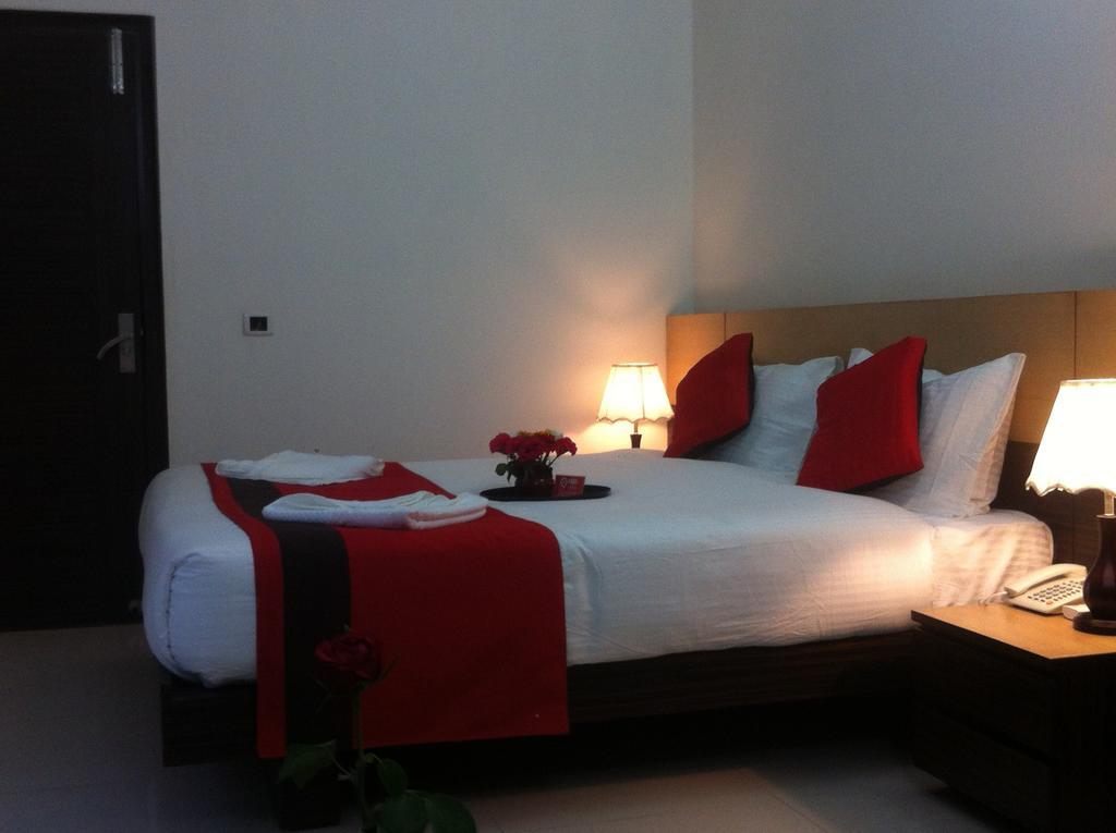 Cyber Inn Gurgaon Extérieur photo