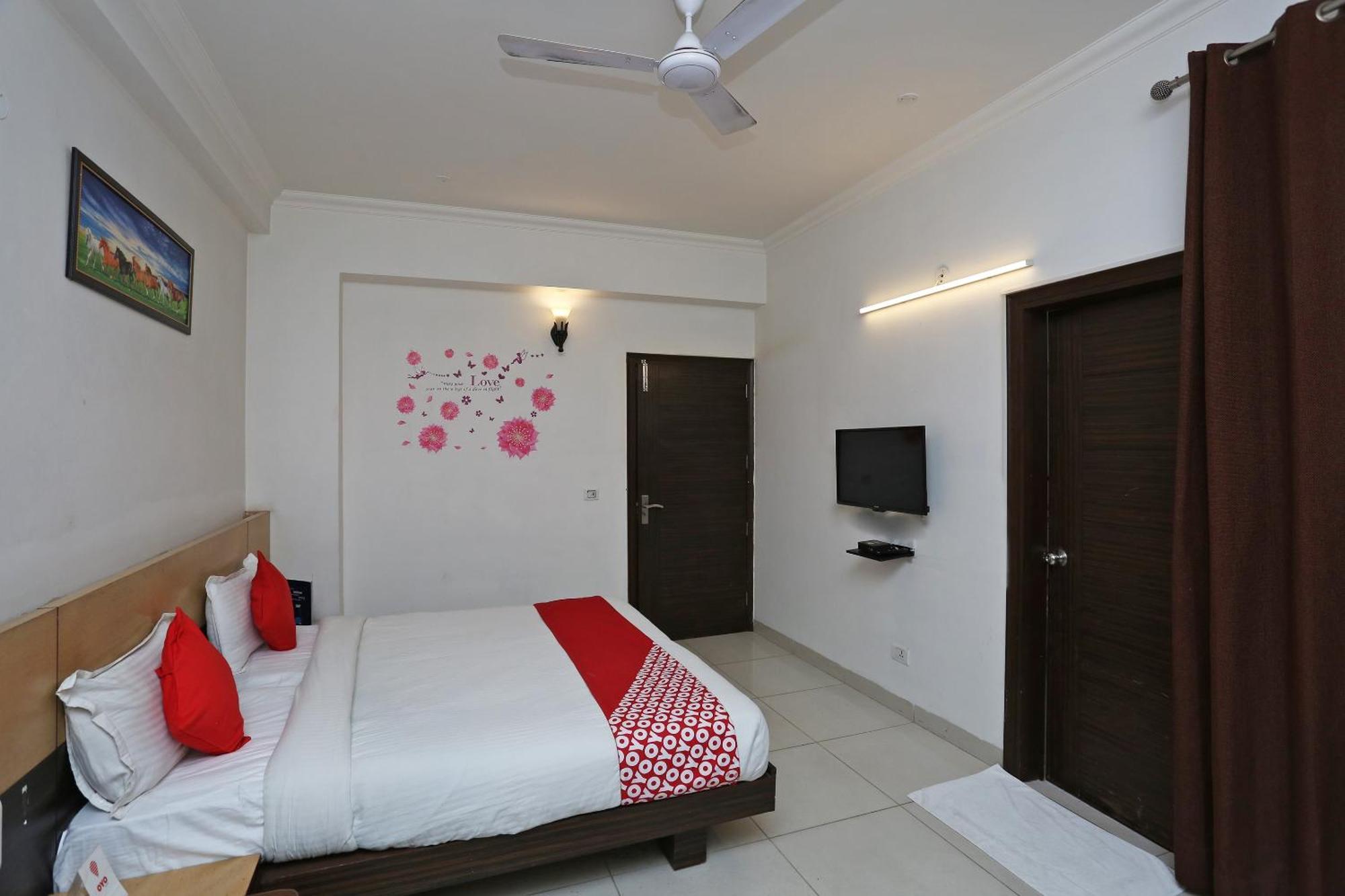 Cyber Inn Gurgaon Extérieur photo