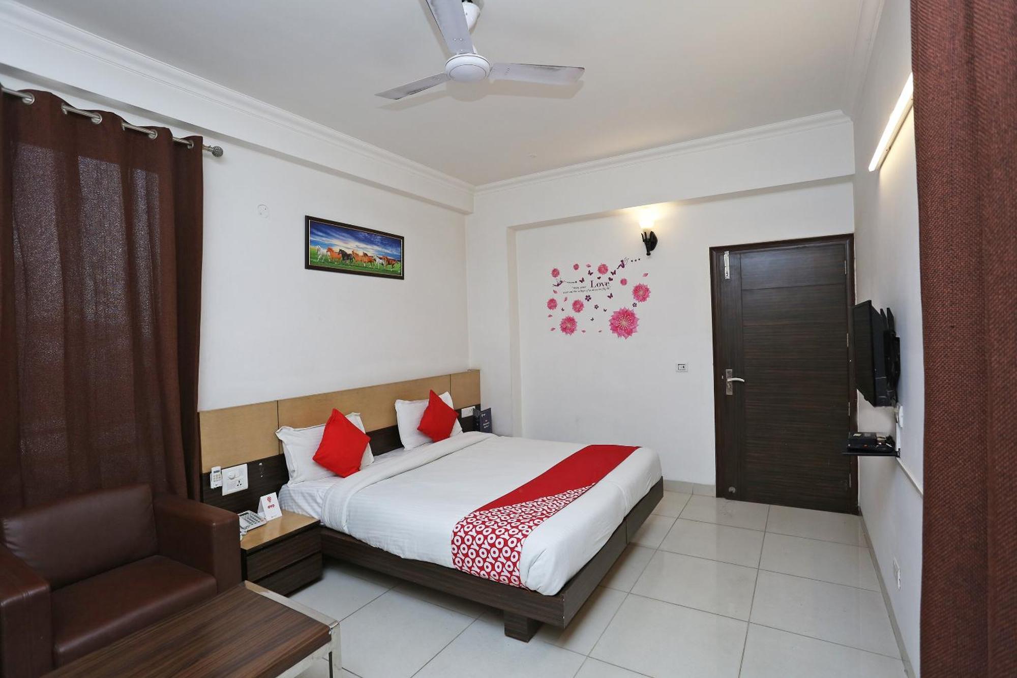 Cyber Inn Gurgaon Extérieur photo