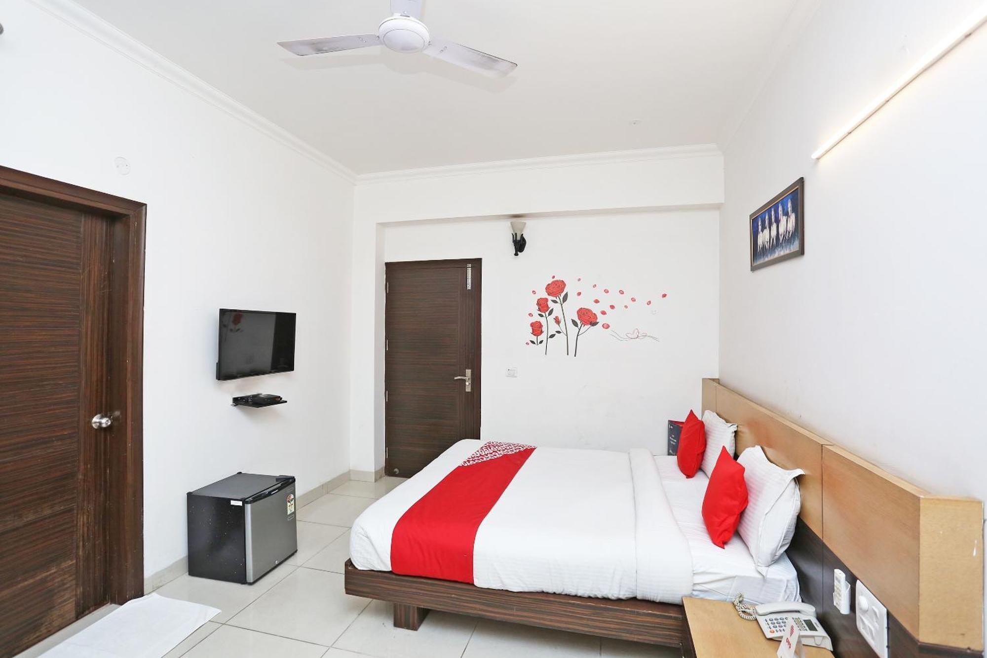Cyber Inn Gurgaon Extérieur photo