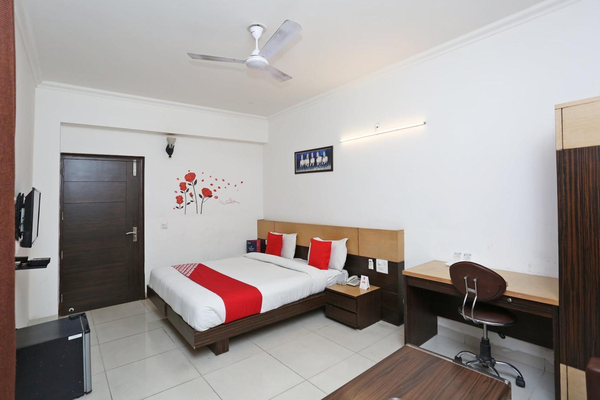 Cyber Inn Gurgaon Extérieur photo