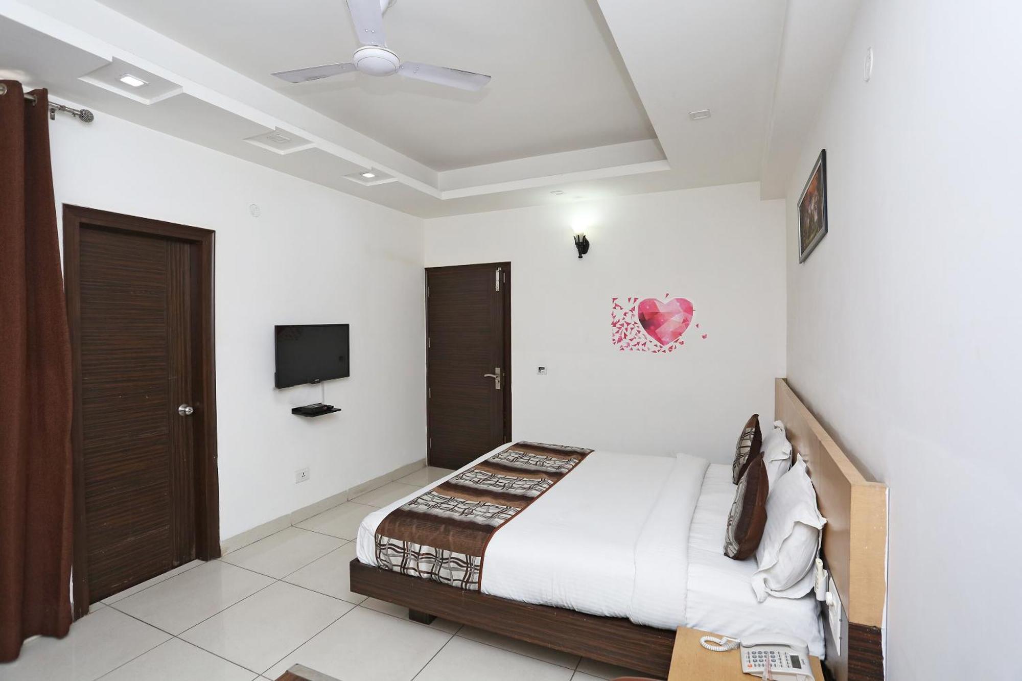 Cyber Inn Gurgaon Extérieur photo
