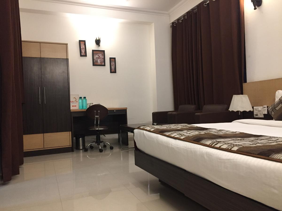 Cyber Inn Gurgaon Extérieur photo